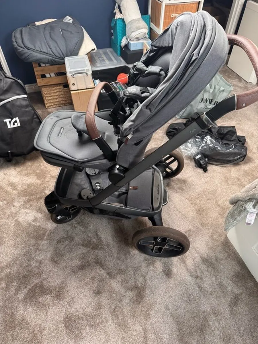 Maxi-Cosi Fame Pushchair & Carrycot - Oak Truffle - Image 1