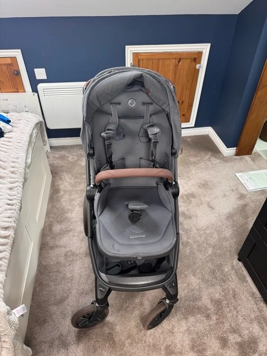 Maxi-Cosi Fame Pushchair & Carrycot - Oak Truffle - Image 2