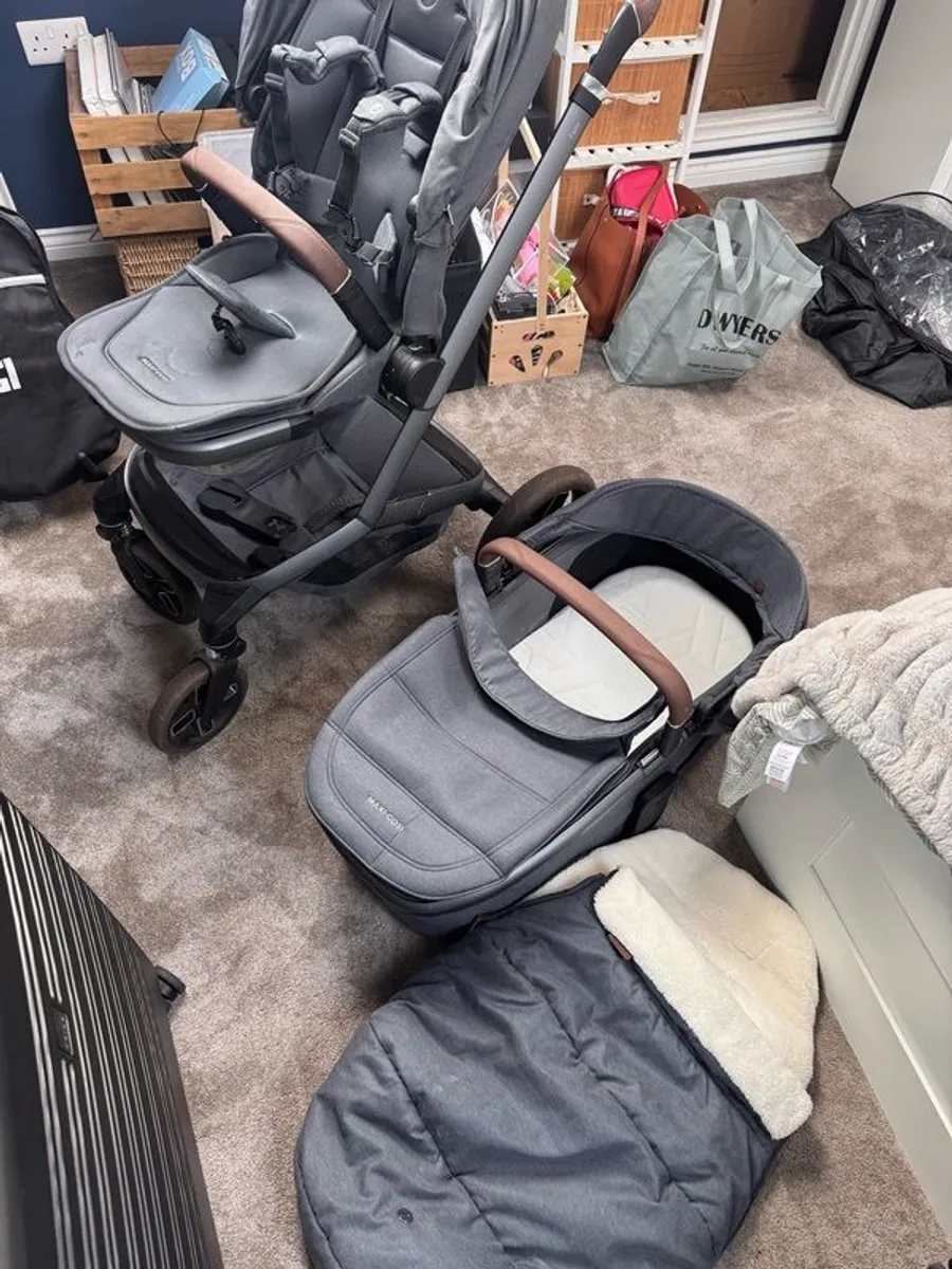 Maxi-Cosi Fame Pushchair & Carrycot - Oak Truffle - Image 4