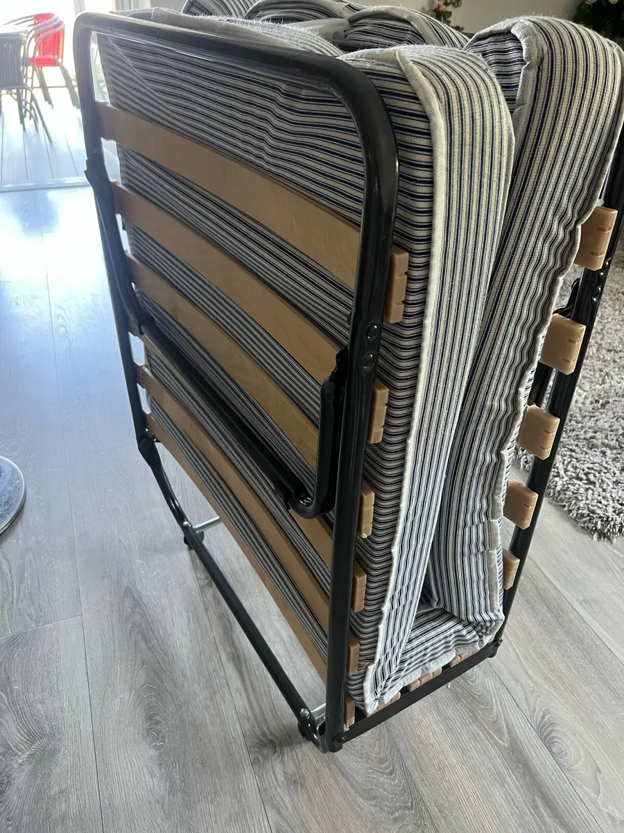 Folding guest bed - Image 1