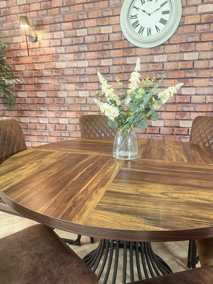 Rustic walnut hourglass kitchen table & 6 chairs - Image 4