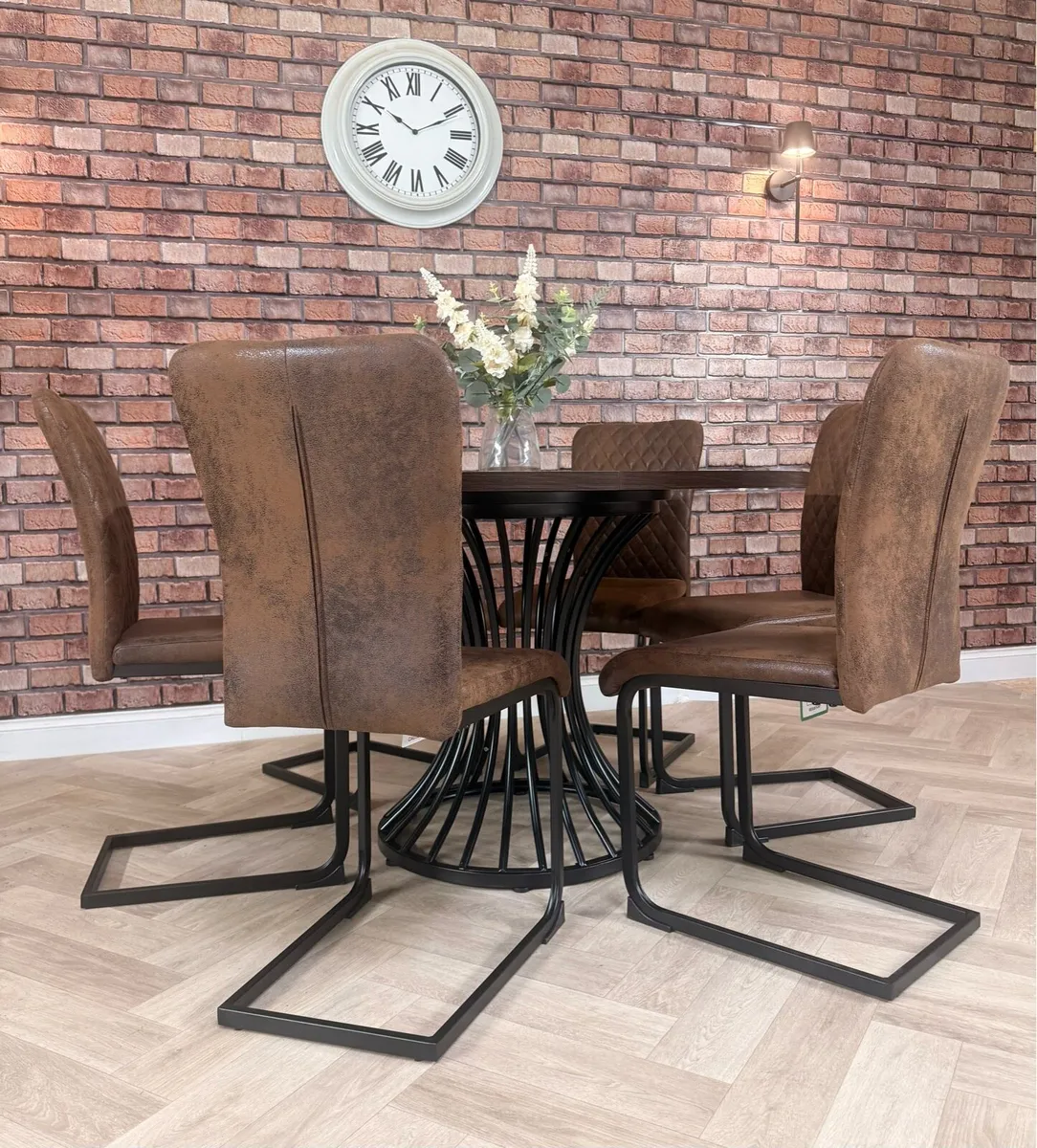 Rustic walnut hourglass kitchen table & 6 chairs - Image 2