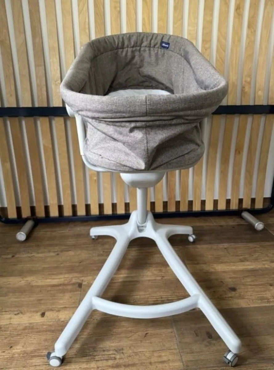 Chicco Height adjustable crib wheels & washable - Image 2