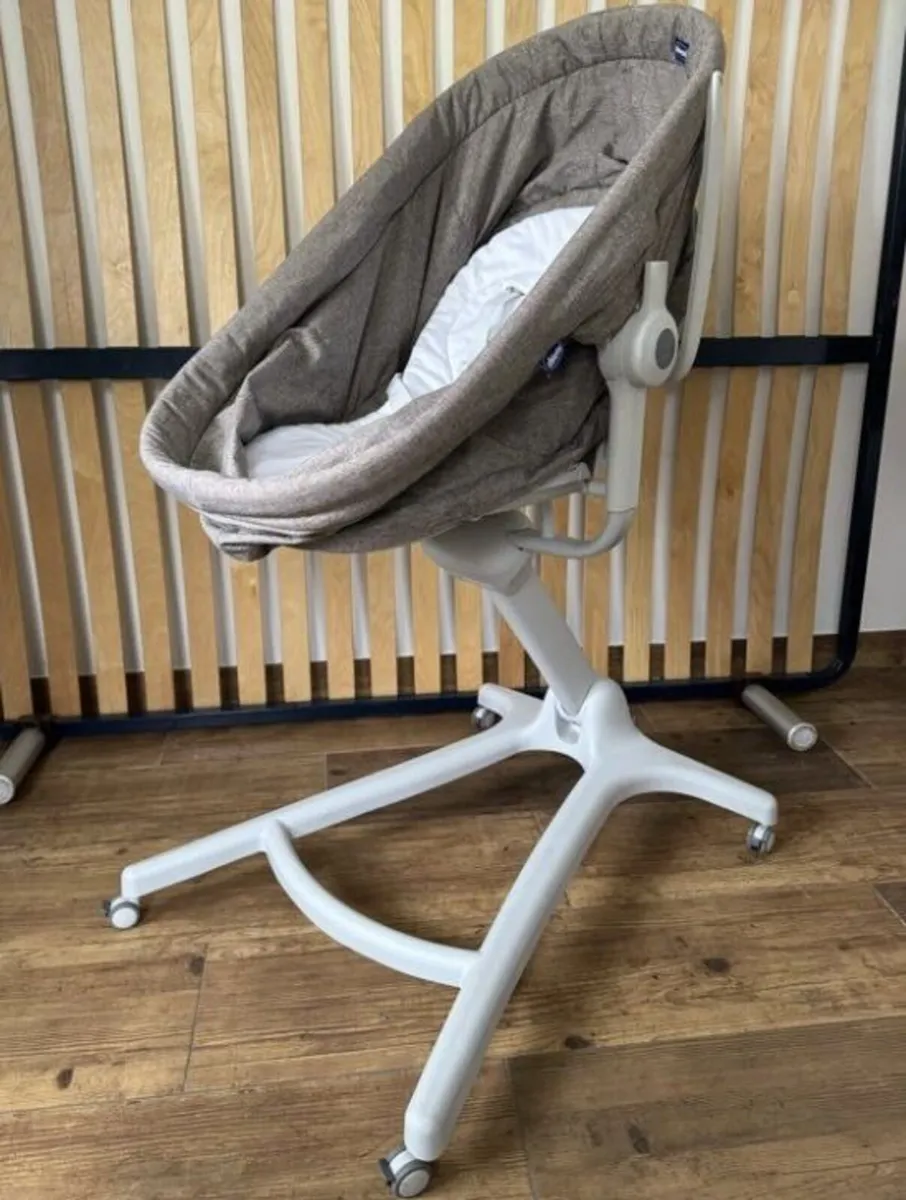 Chicco Height adjustable crib wheels & washable - Image 4