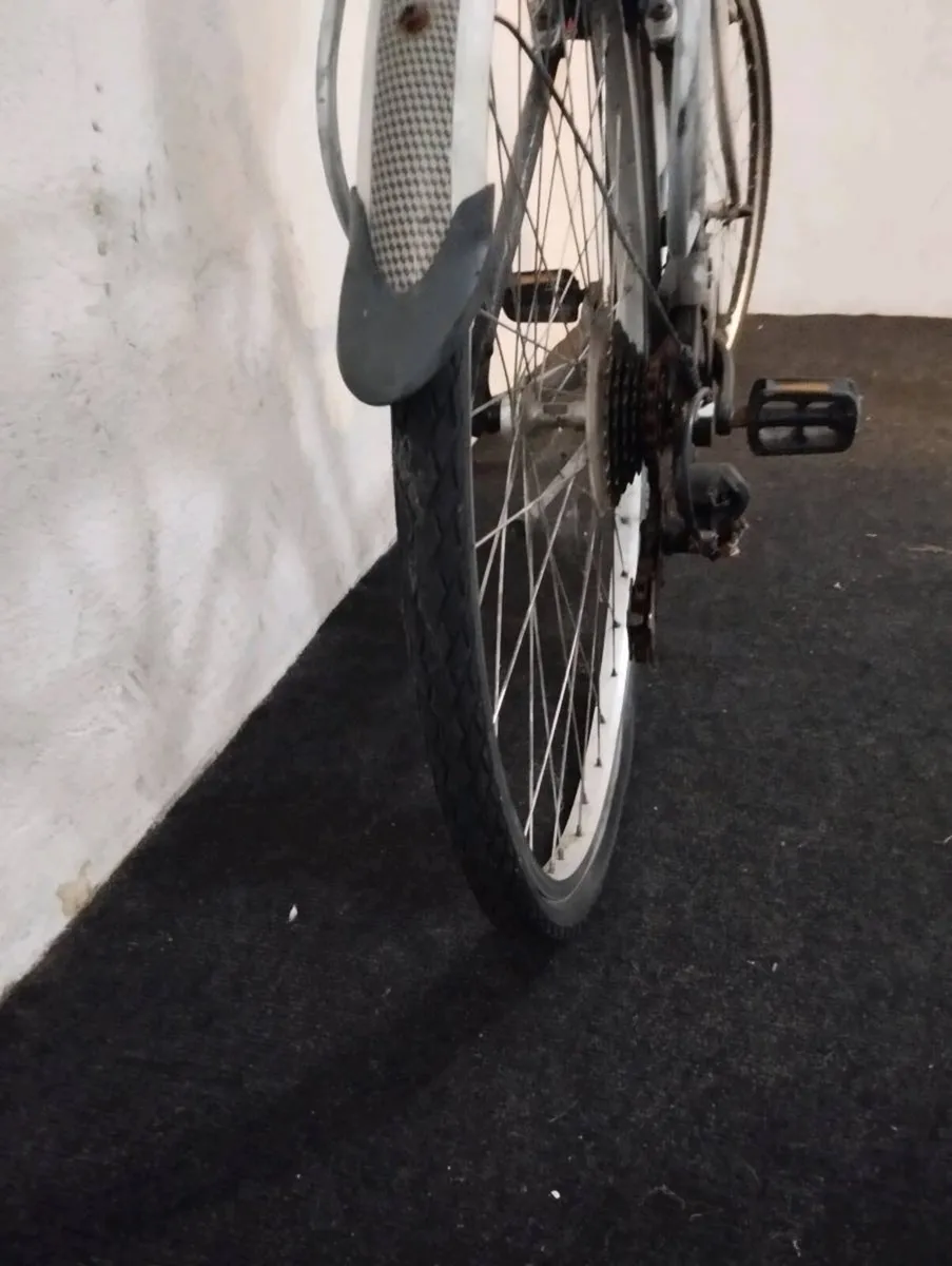 Ladies 28inch hybrid - Image 3