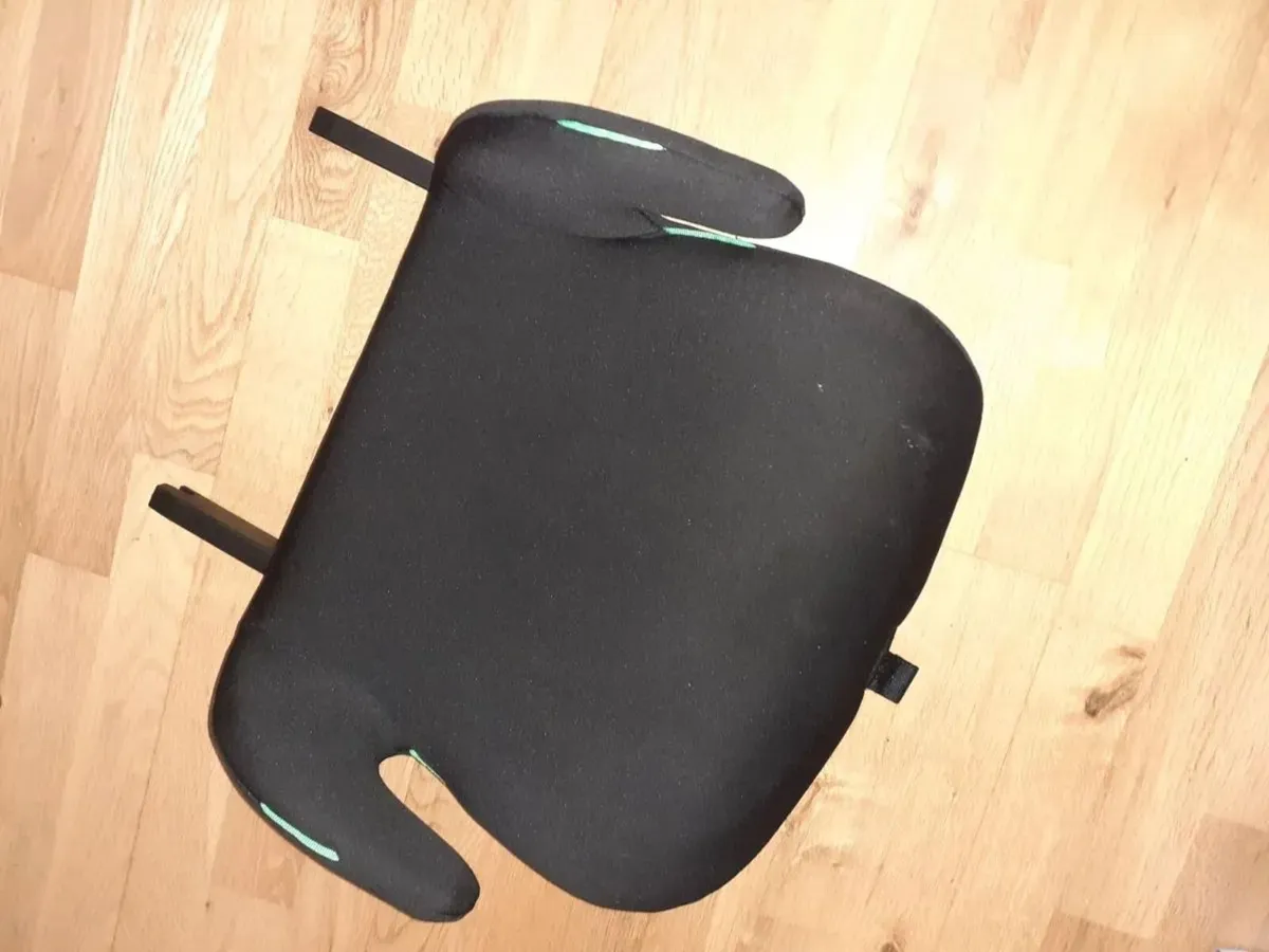 Castlemaine Isofix booster car seat - Image 1