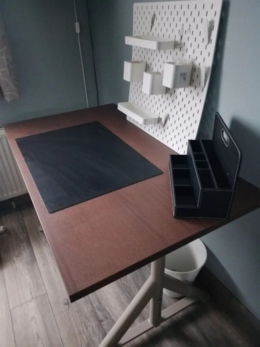 Desk and swivel chair - Image 2