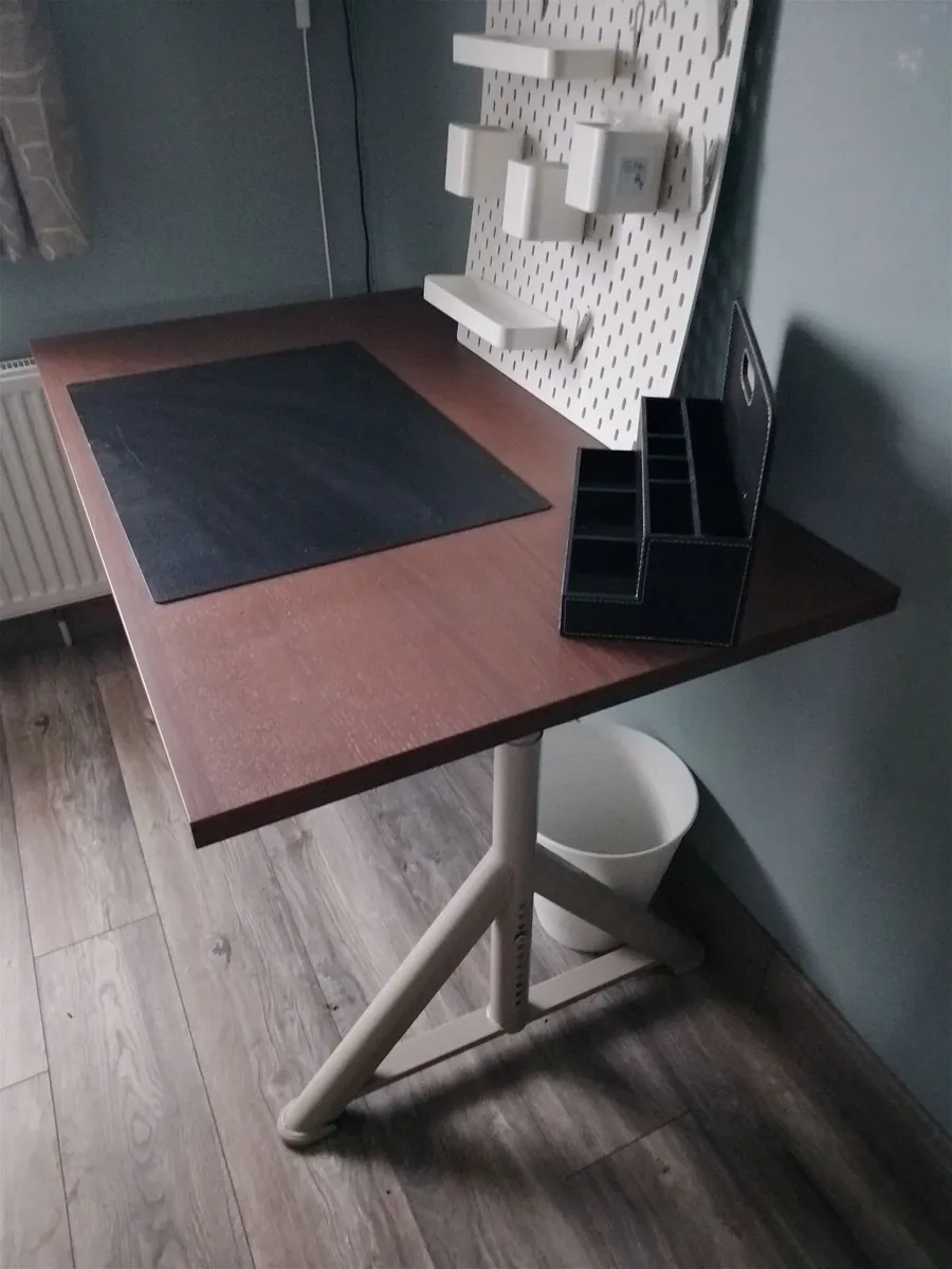 Desk and swivel chair - Image 4