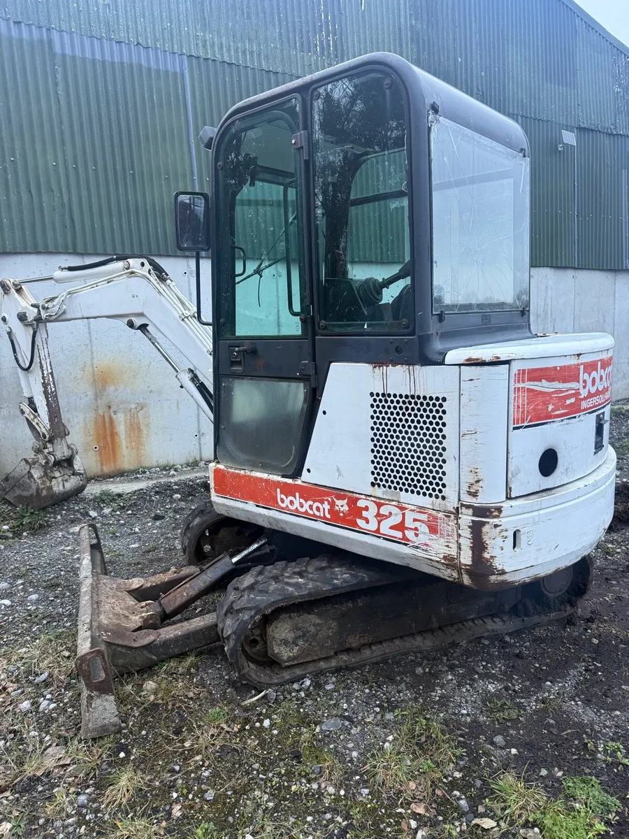 BOBCAT 2.8 TON MINI DIGGER - Image 1