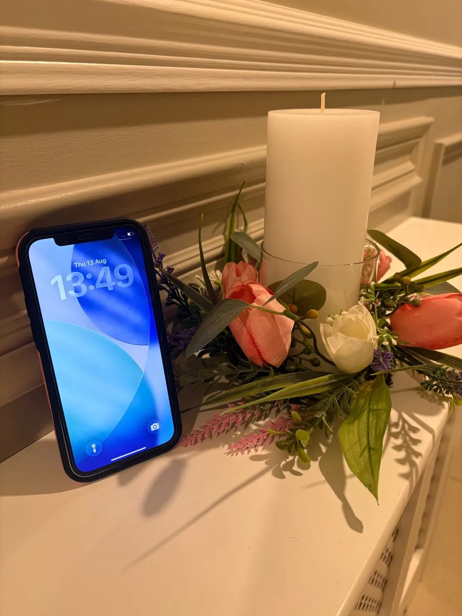 iPhone 12 - Image 1