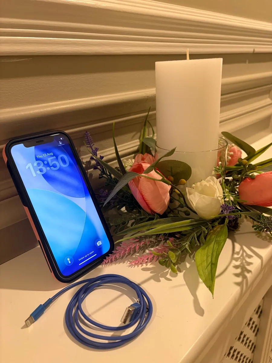 iPhone 12 - Image 3