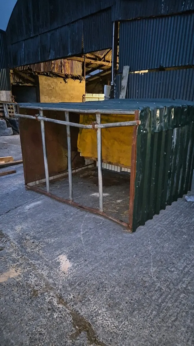 Calf creep feeder - Image 1