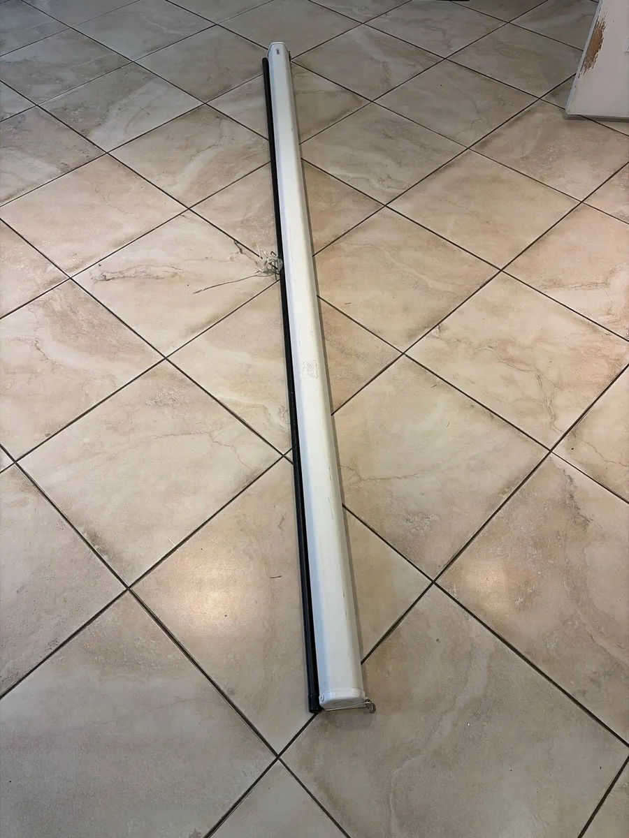 Projector screen. 2.5 METER - Image 1