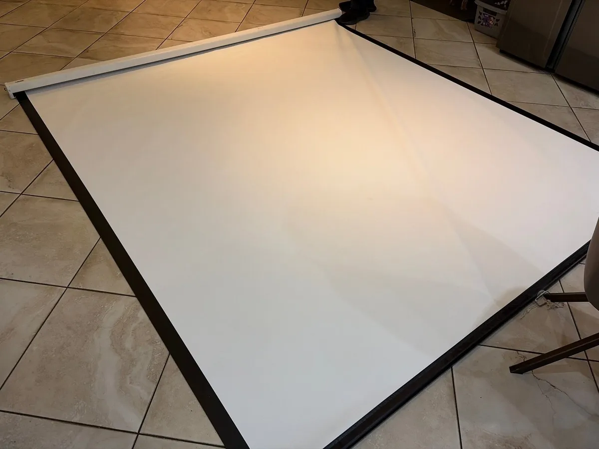 Projector screen. 2.5 METER - Image 2