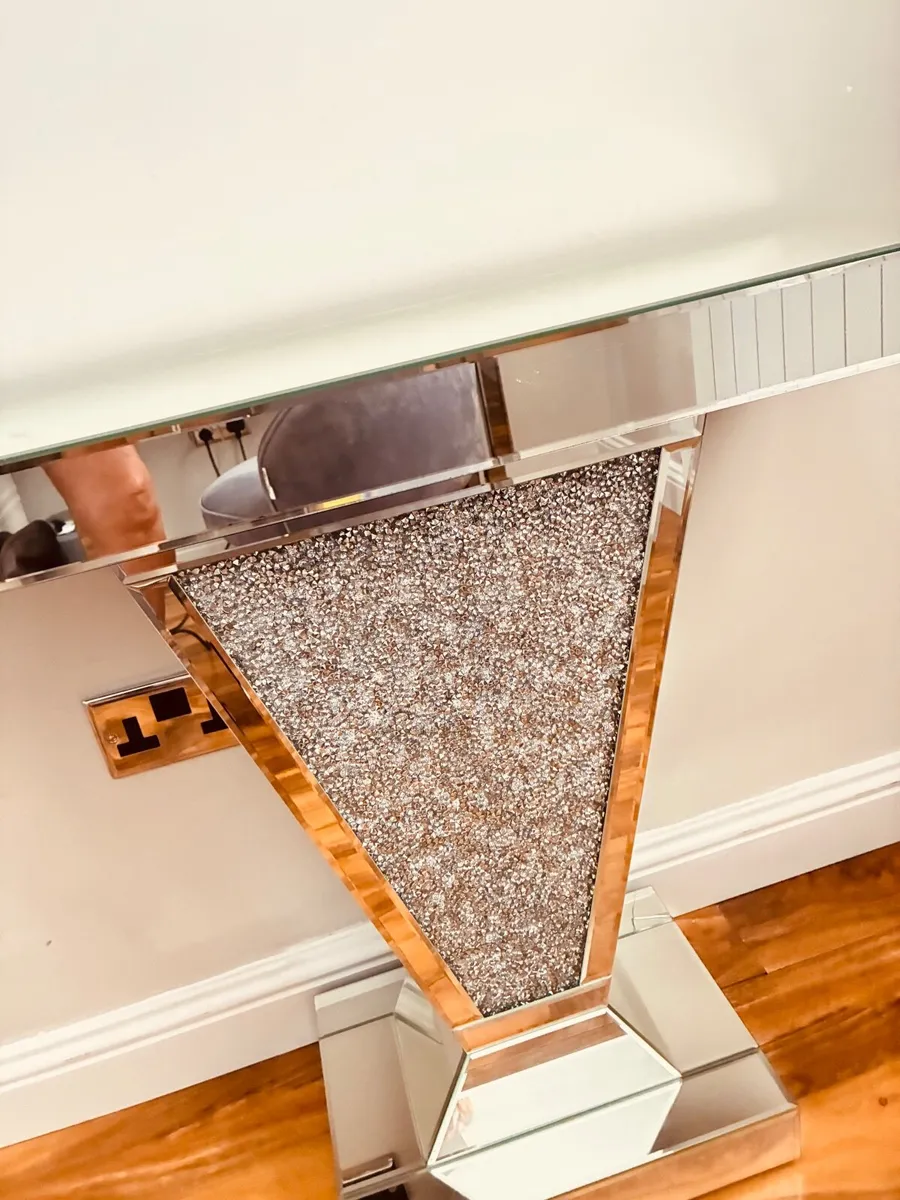 Mirrored Table and lamp to match - Image 4