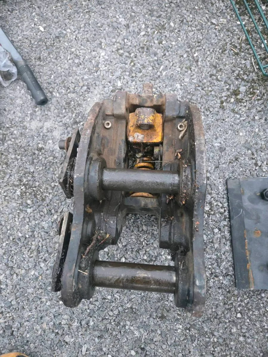 Mini digger quick hitch - Image 1