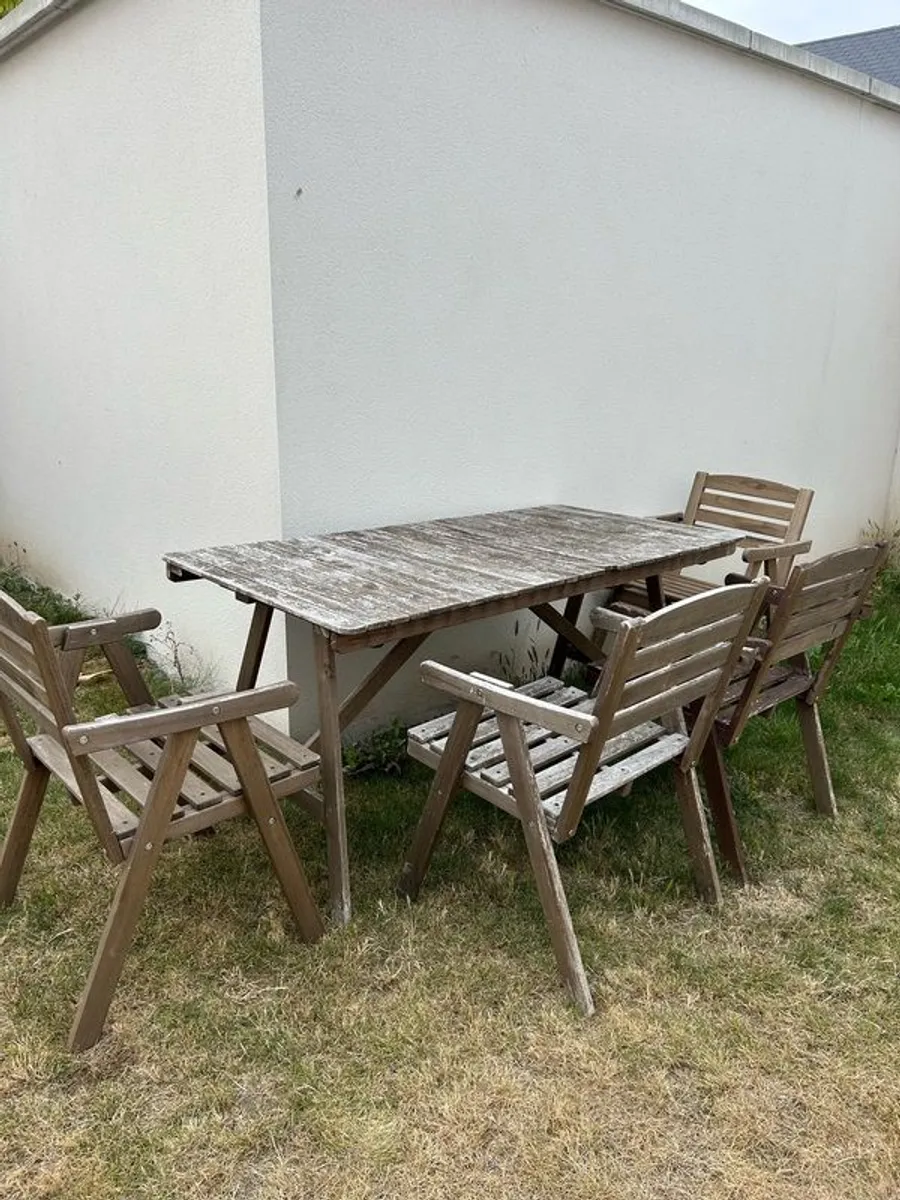 Garden table and 4 chairs - Image 1