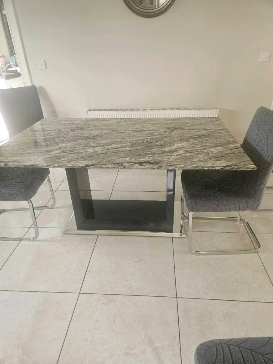 Kitchen table for sale - Image 1