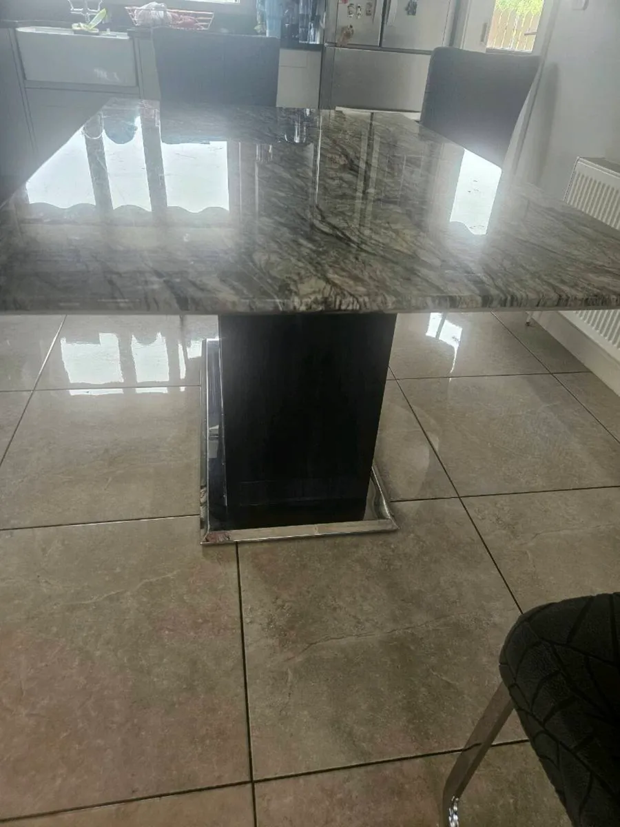 Kitchen table for sale - Image 2