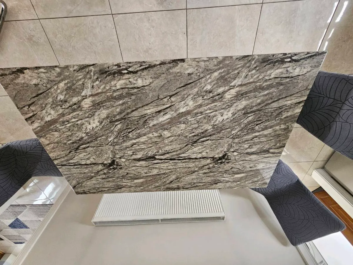 Kitchen table for sale - Image 3