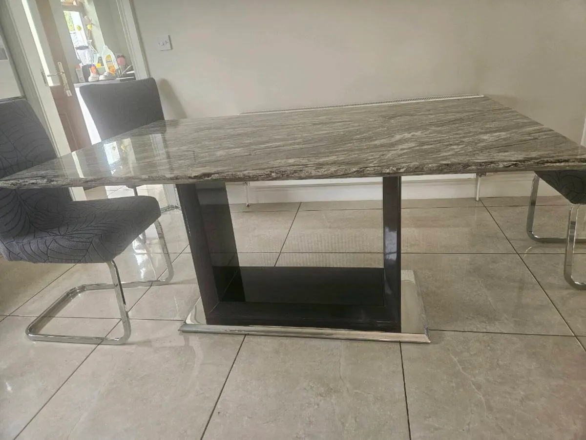 Kitchen table for sale - Image 4