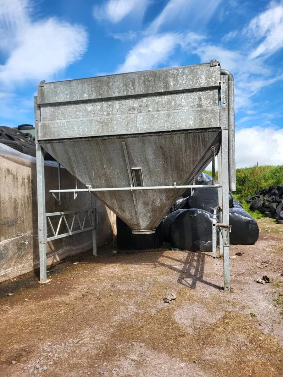 Condon Meal bin - Image 1