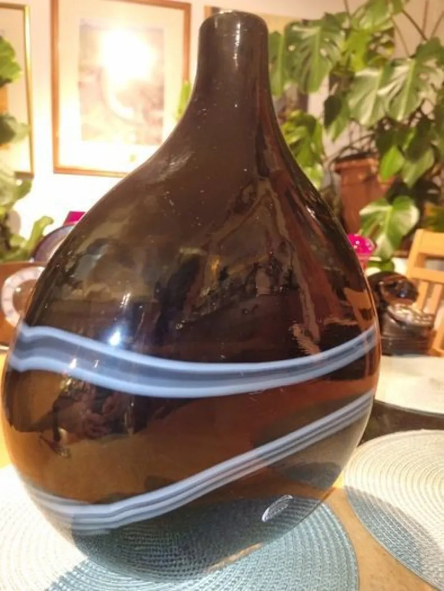 Mid-Century Modern Murano Glass Decorative Vase - Image 4