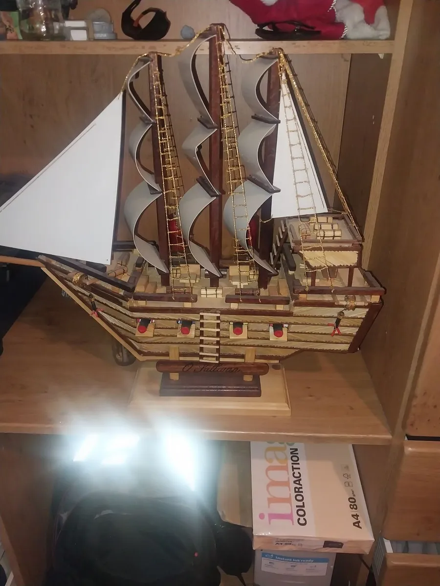 Boat model - Image 1