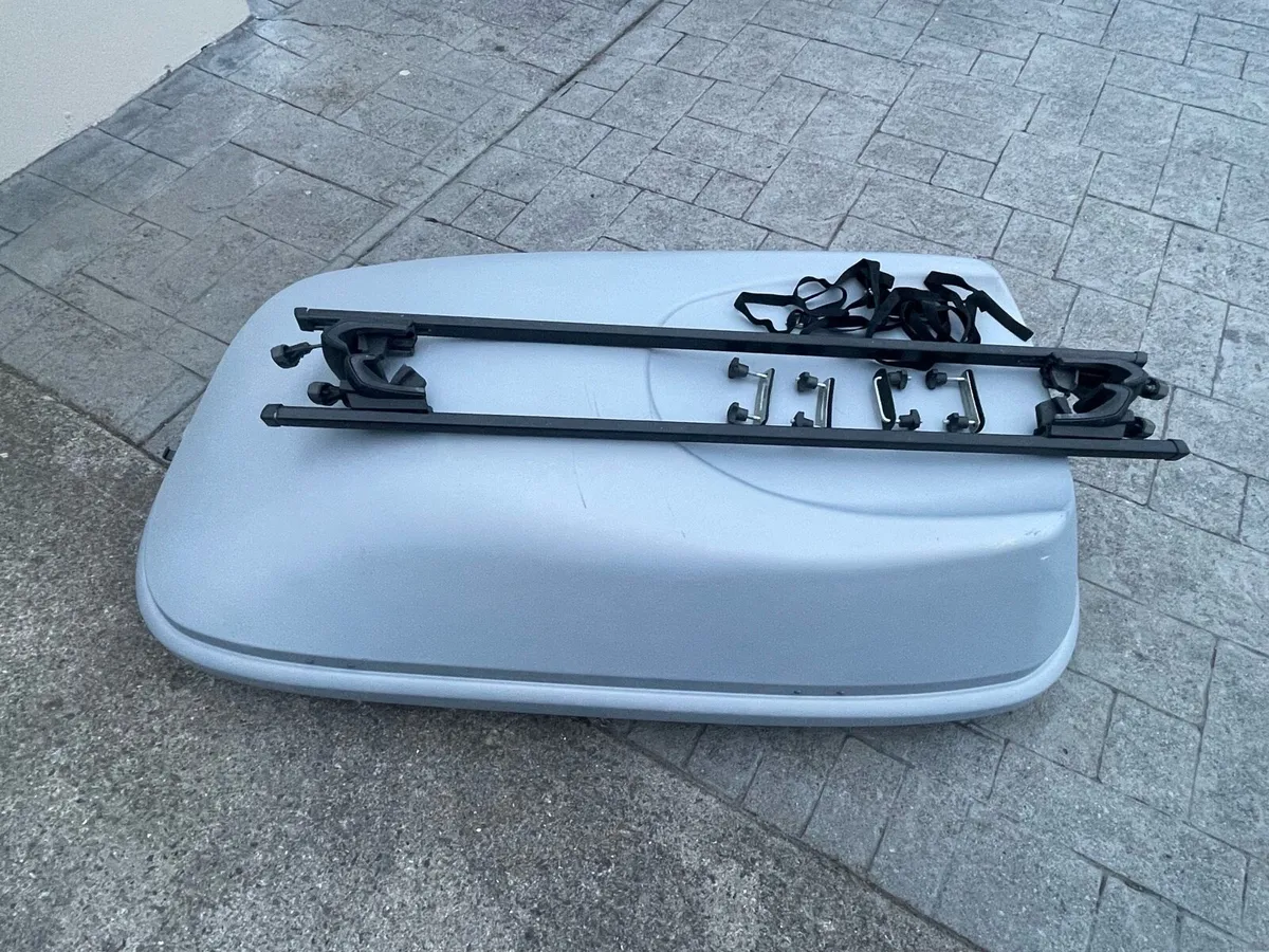 Thule roof box - Image 1
