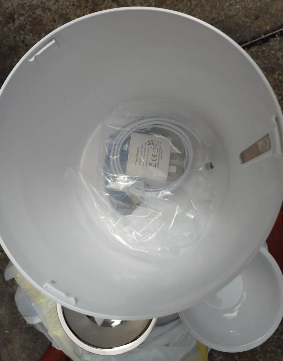 FARORO AUTOMATIC CAT FEEDER (LIKE NEW). - Image 3