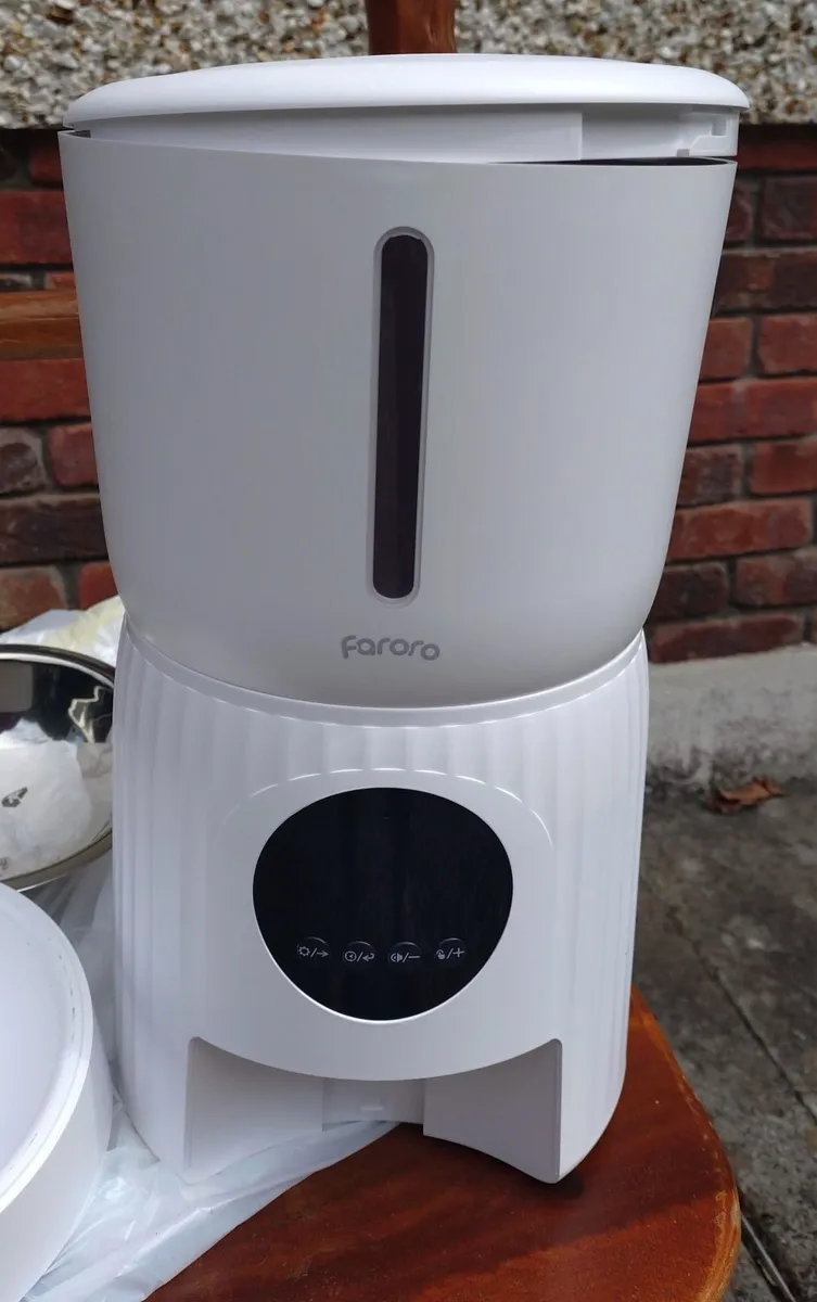 FARORO AUTOMATIC CAT FEEDER (LIKE NEW). - Image 4