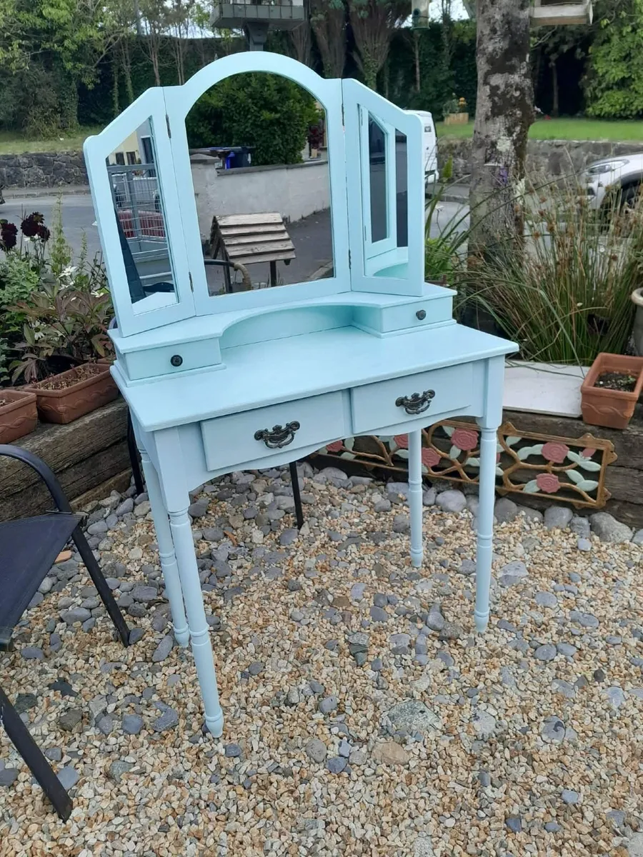 dressing table - Image 1