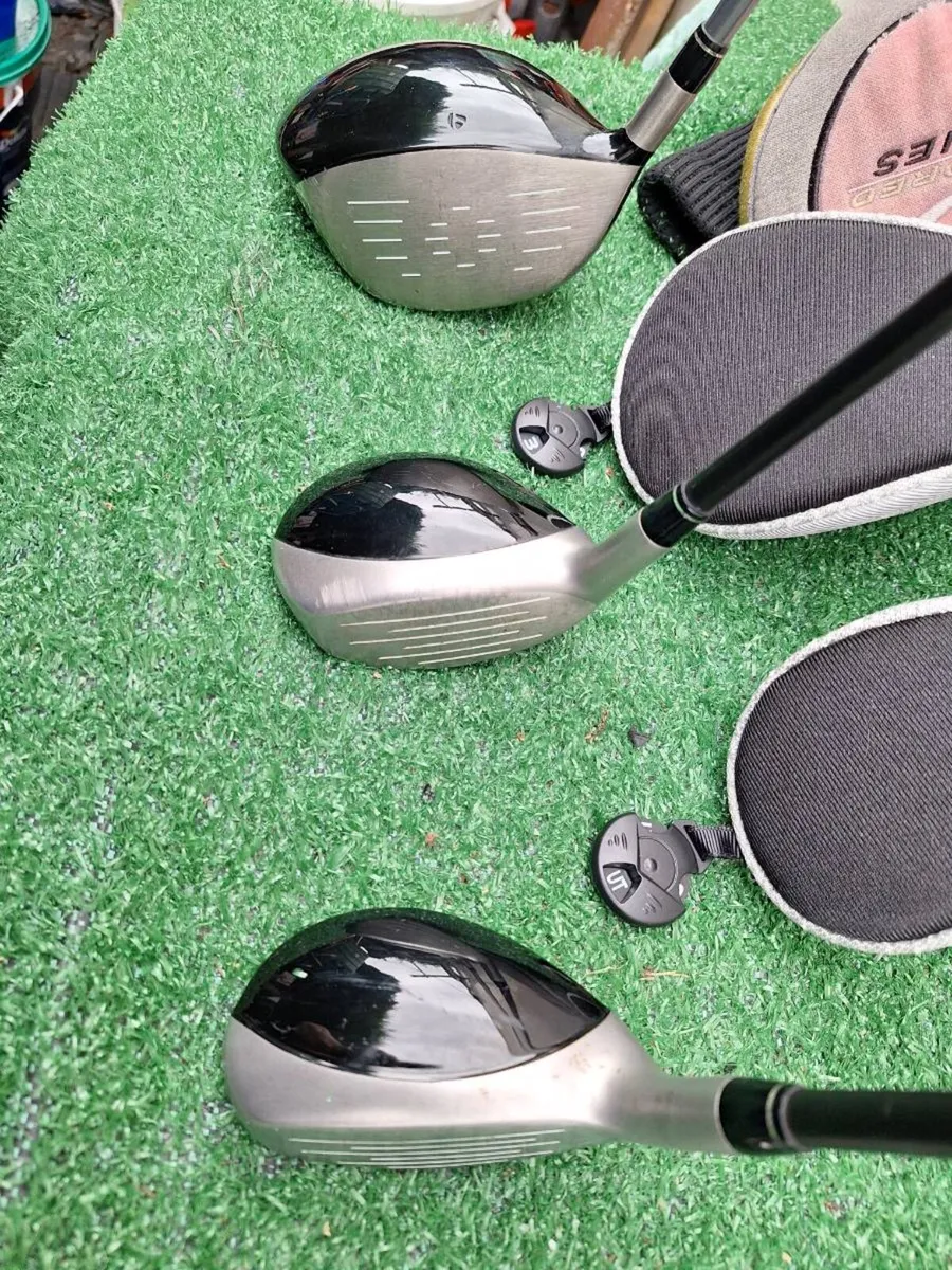 Taylormade golf clubs, full set - Image 2