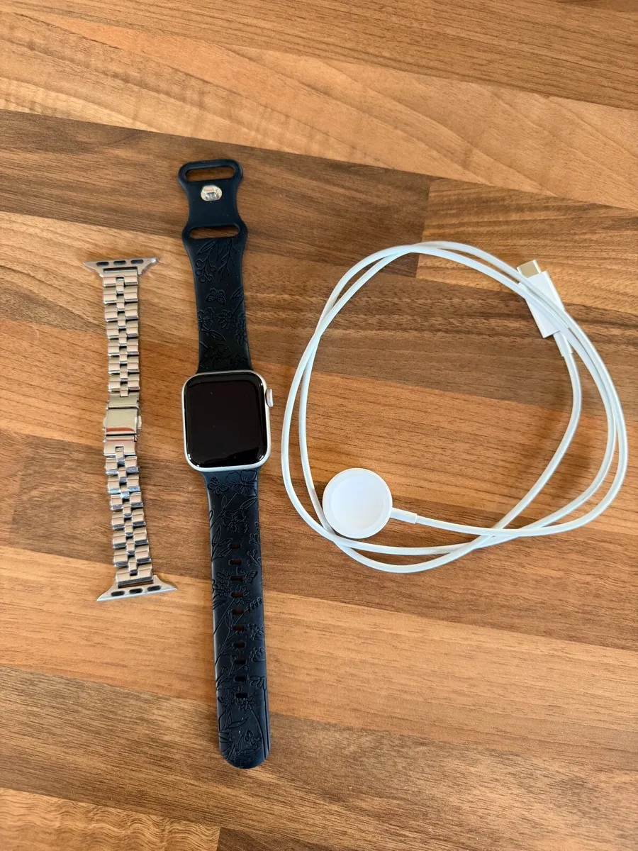 Apple Watch SE - Image 1