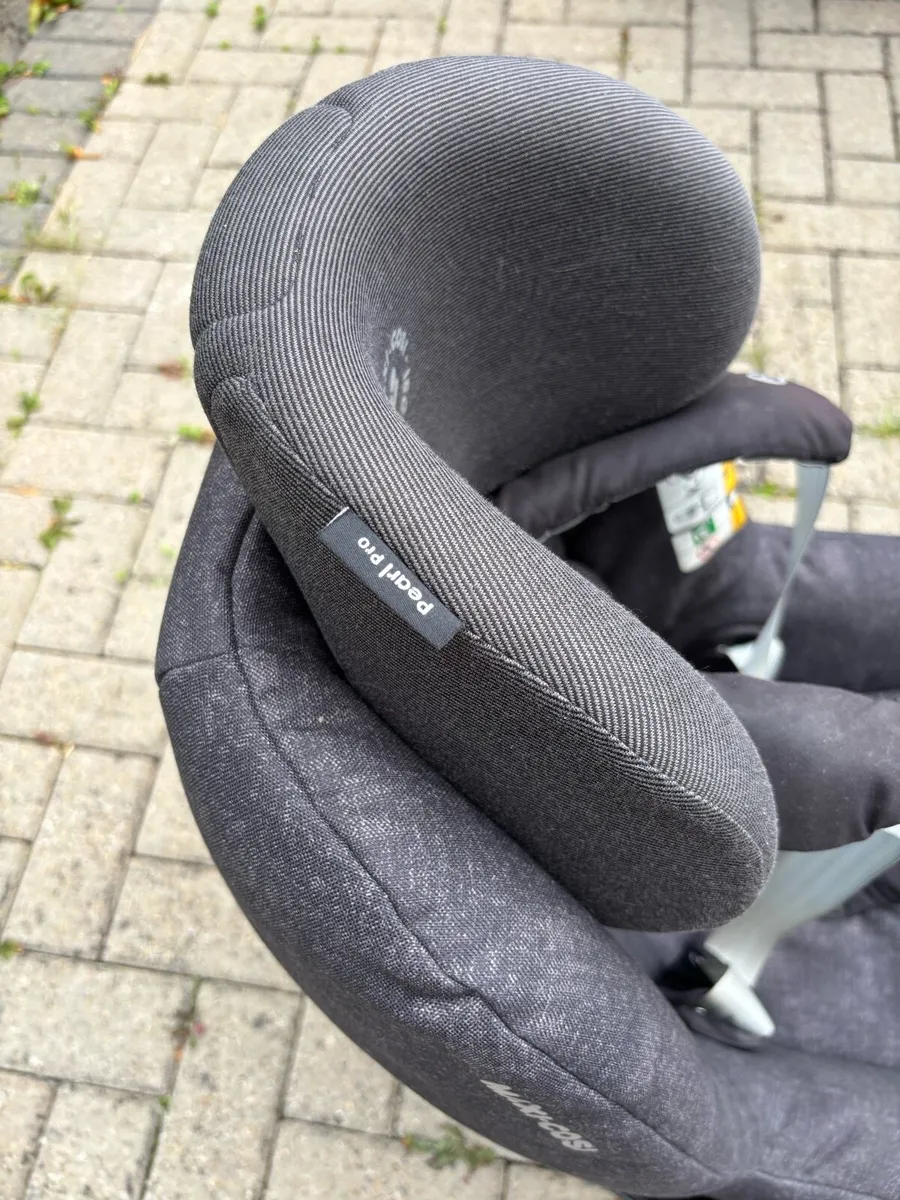Maxi-cozi pearl pro car seat with 2way fix base - Image 2