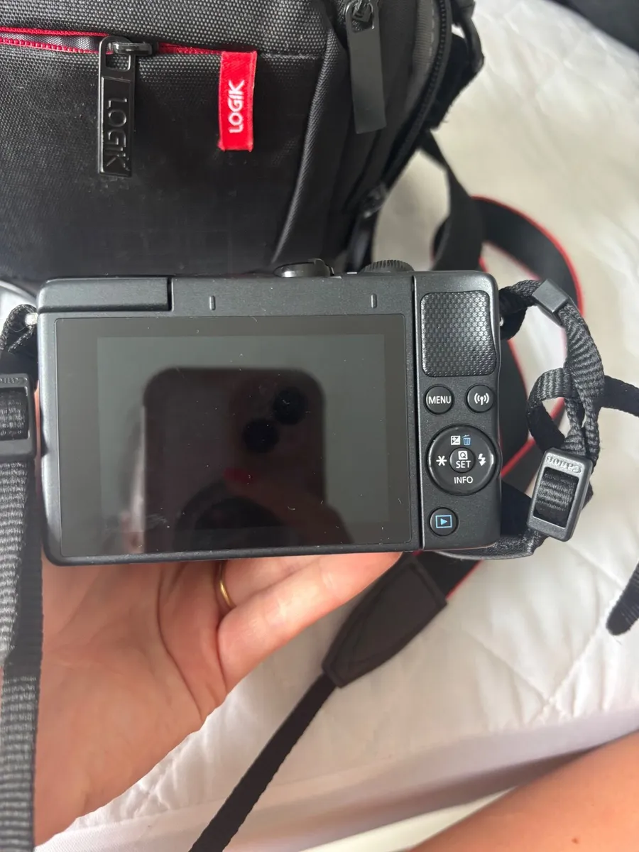 Canon Eos M100, bag and tripod - Image 3