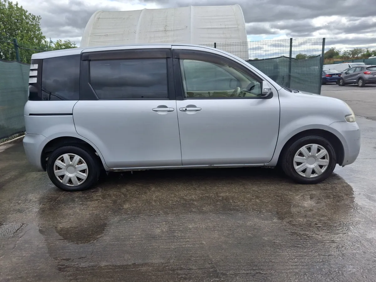 2008 Toyota Sienta  7 seater    Automatic - Image 2