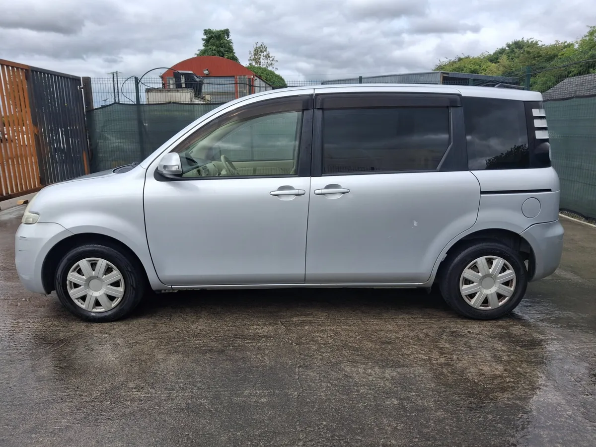 2008 Toyota Sienta  7 seater    Automatic - Image 3