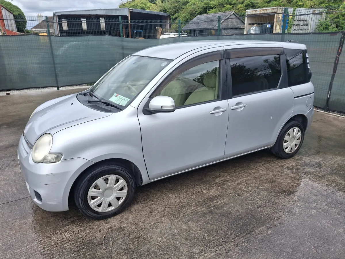 2008 Toyota Sienta  7 seater    Automatic - Image 2