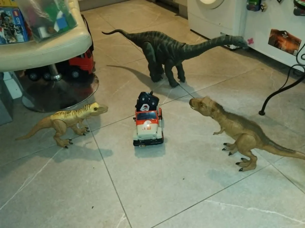 Jurassic Large Toys Job Lot - Image 2