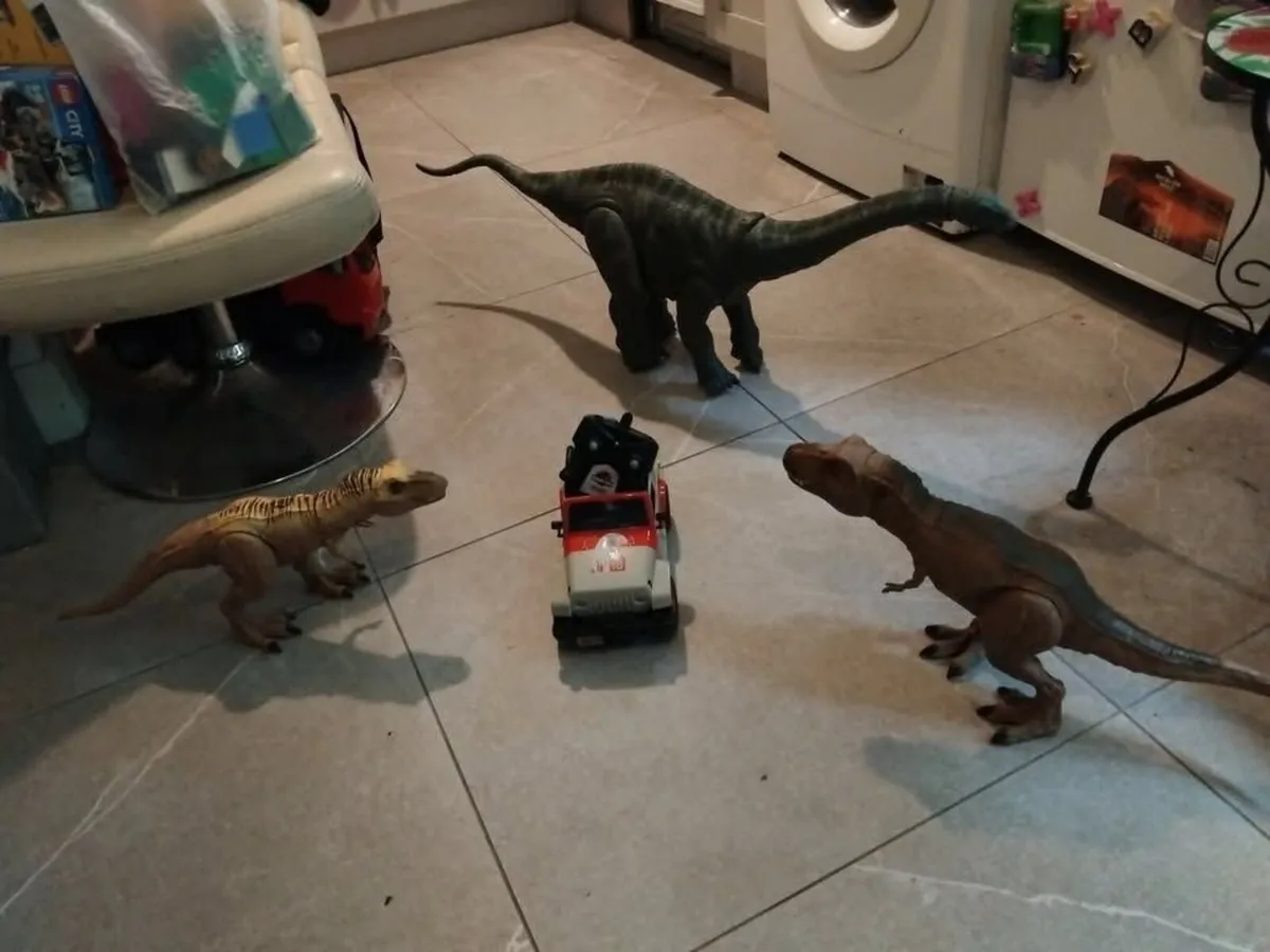 Jurassic Large Toys Job Lot - Image 3