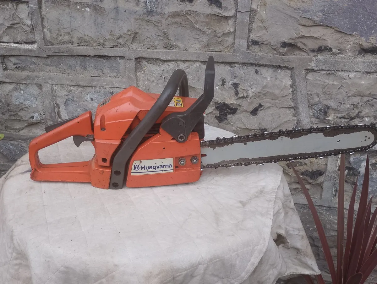 Husqvarna 137 chainsaw - Image 2