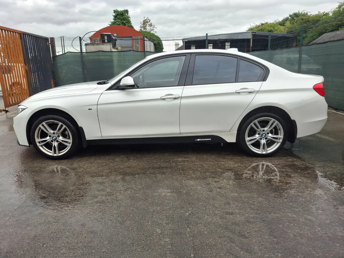 132 Bmw 3 Series  318D   Automatic - Image 2