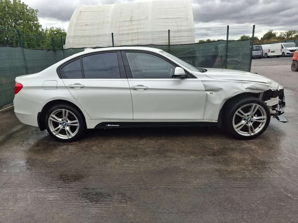 132 BMW 3 Series  318D   Automatic - Image 4
