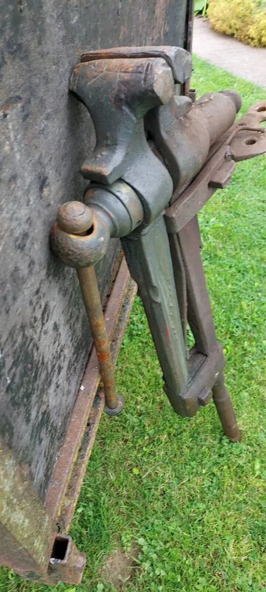 Leg vice - Image 1