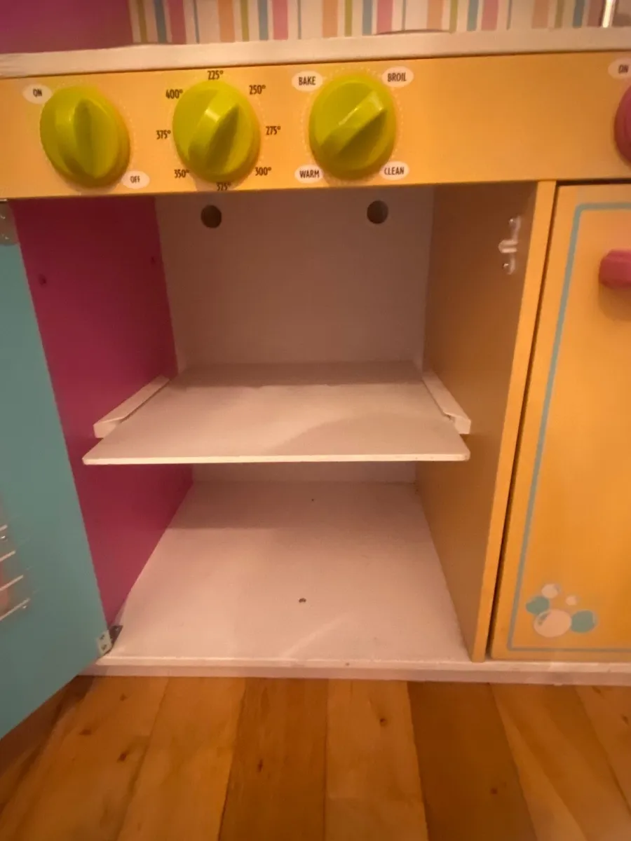 Toy kitchen - Image 2