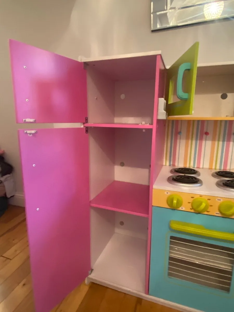 Toy kitchen - Image 1