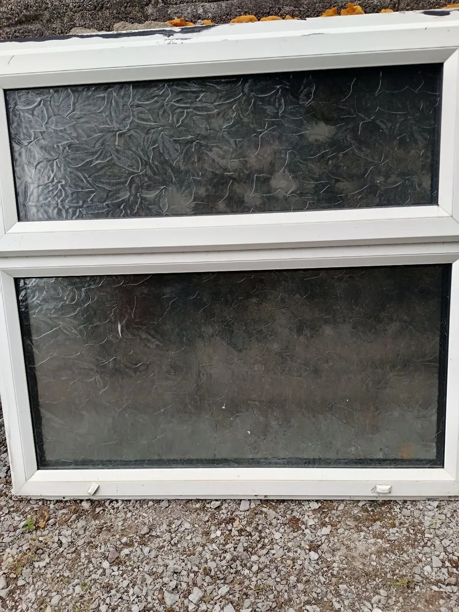 Bathroom window - Image 3