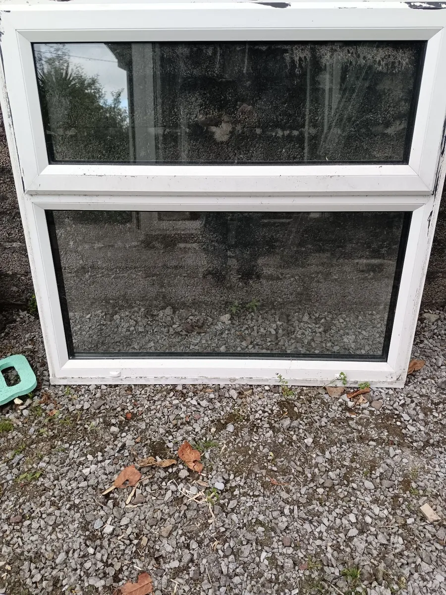 Bathroom window - Image 4