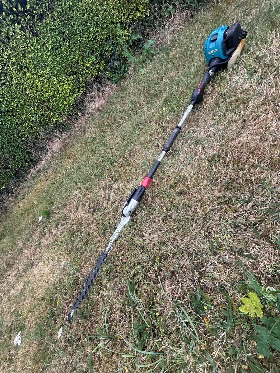Makita MM4 4-Stroke Pole Hedge Trimmer. - Image 1